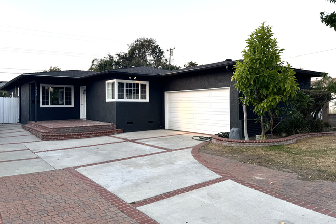 Front - POOL HOME IN THE HEART OF ORANGE