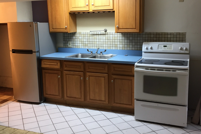 kitchen - LOCATION!! Nice and spacious one bedroom one bath apartment avail. 9/1/24!!