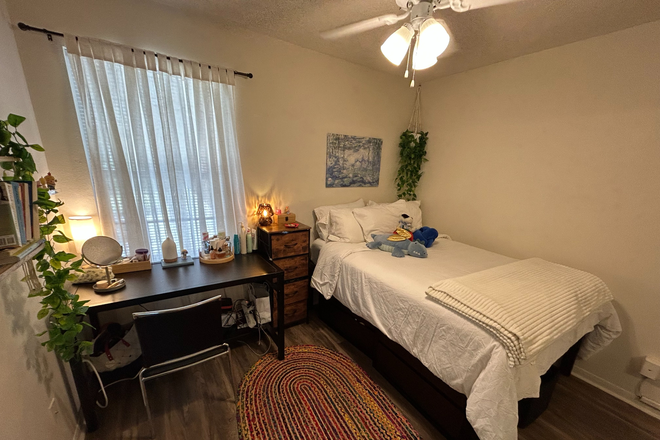 ROOM - UNIVERSITY VILLAGE Apartments