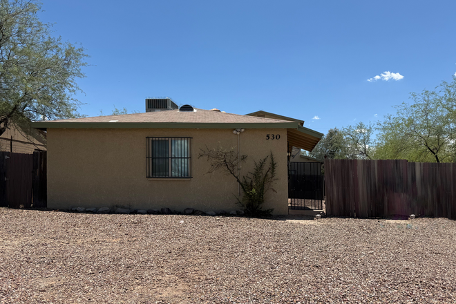 Front of Home - 3 bed, 3 bath with a yard near UofA House