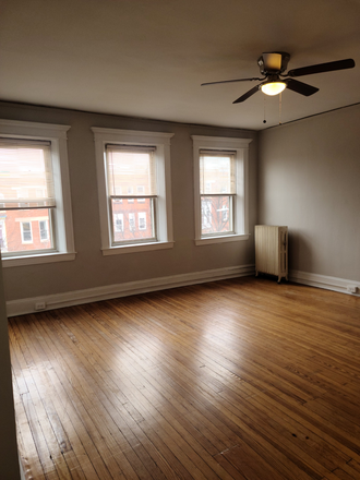 Bedroom - 2-bedroom apartment and private deck close to Homewood Campus