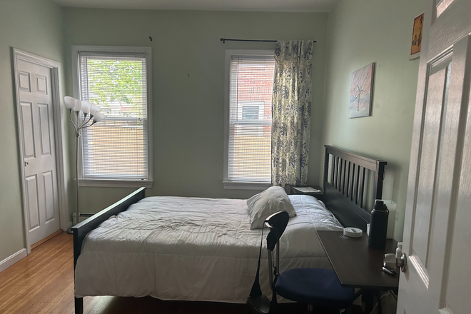 Bedroom - Private one-bedroom and bathroom near Wayland Square