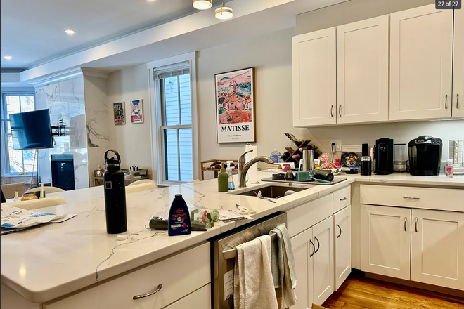 1 - Townhome for rent June 1 4 bed 3 bath new construction great location Grad students welcome!