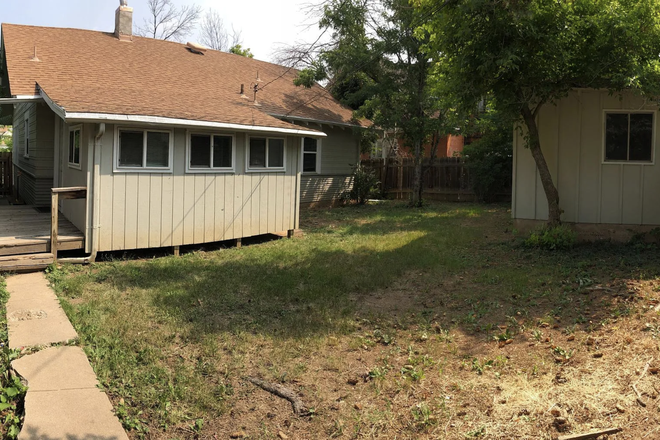 Backyard - Pleasant St House, close to campus, 4 bedroom 2 bath