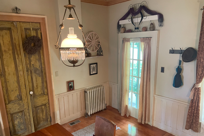 Entry Room and Dining Room - Private 2-Bedroom Suite In Historic Home Near Campus