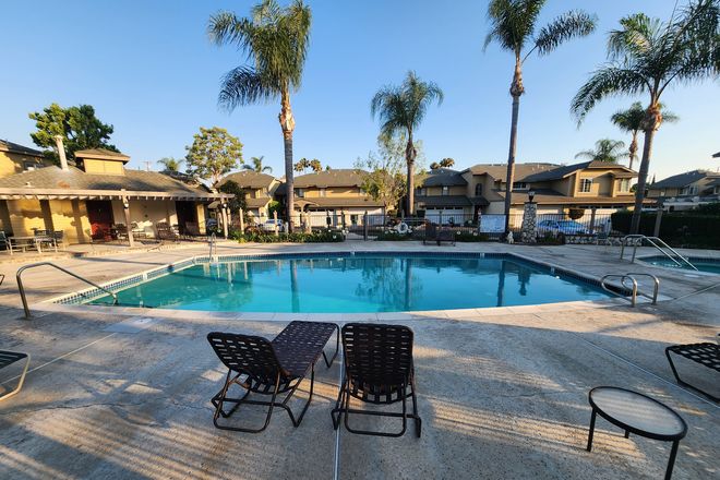 Pool & Spa - Townhome very close to campus in gated community