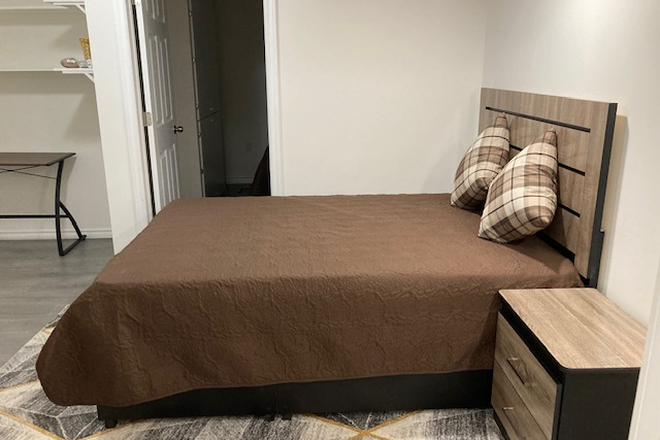 Suite 1 = $1200, available from May 2025 - Rooms for rent near UTSC, >5 minute walk from campus, for female UTSC students only House