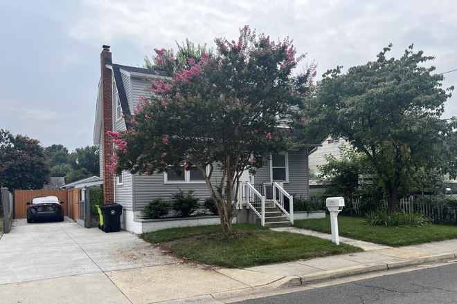 front of house - Cozy, Comfortable, and Clean Basement Unit with Private Entrance! Within 1 mile of NE DC/MD Border