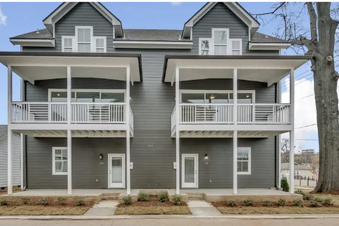 Outside view w/ balcony - 1008 Elmwood/2 blocks from Stadium/looking to sublet my bedroom w/ private bath /5 bed/5 bath house