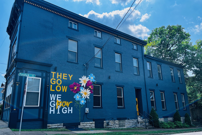 exterior with mural - Extra Large Home close to Campus and Medical Campus