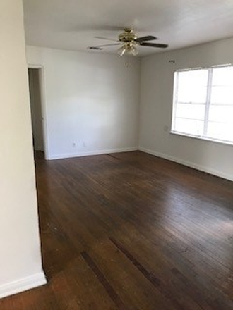 living room - Culpepper Realty House