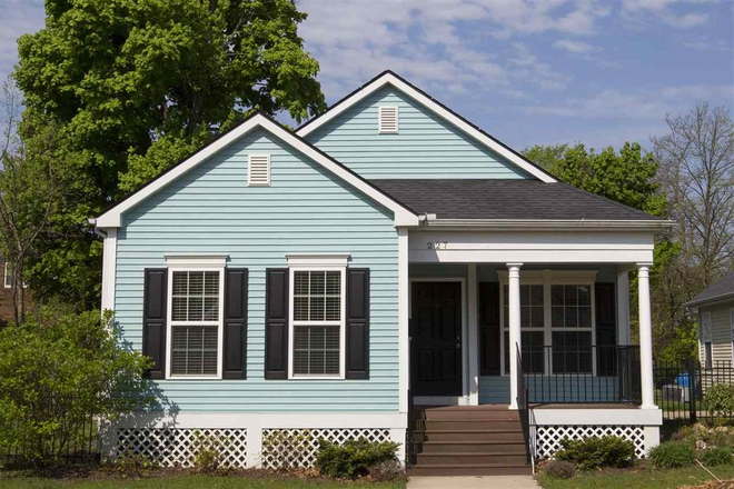 Beautiful curbside appeal - FURNISHED, ALL UTILS INCLUDED walking/biking distance to Notre Dame