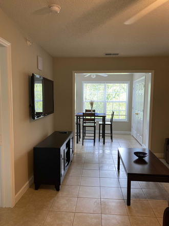 living room - University Woods, 3 Bed / 3 Bath apartment, 10 min from NCSU Centennial Campus