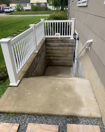 Outside entrance - Apartment off Old Town Rd