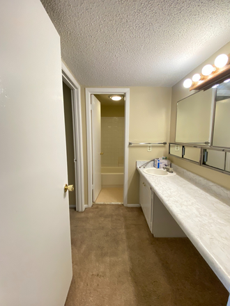 quiet bathroomm - Great Location!!! Apartments