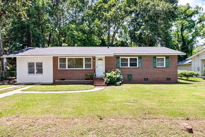 exterior - West Ashley home for rent 3/2. Close to downtown, MUSC, College of Charleston. Large fenced yard.