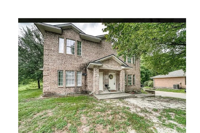 Front of house - Beautiful 3 Bed 3 Bath Townhome Duplex Style For Lease