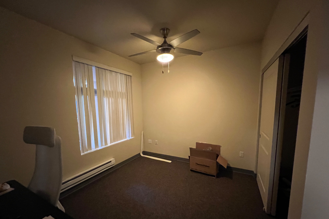 bedroom - Private Room in graduate housing apartment
