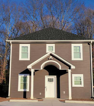 Outside street view - Charlton Farms Luxury Student Homes