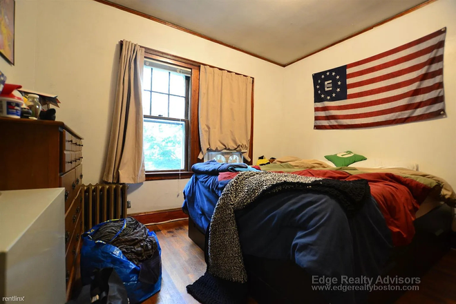 Bedroom for Rent - Bedroom in a Nice, Older House in Brighton -- Only A Walk to BC