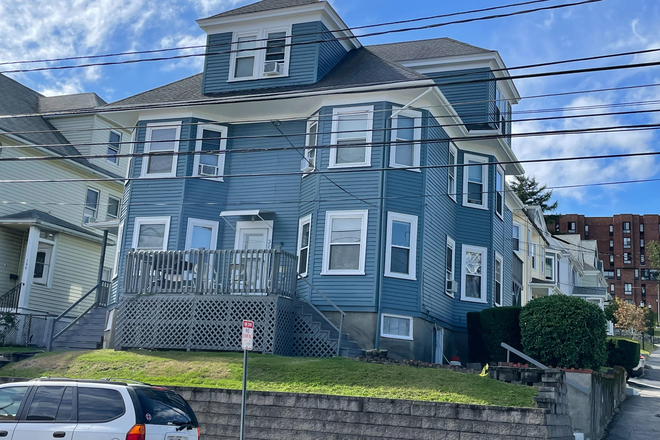 Exterior - Large 4-bed with Parking Next to Campus