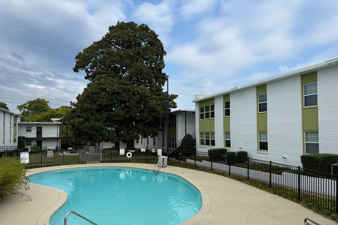 Beautiful pool for Nashville summers! - Chateau Apartments - Newly Renovated 1-3BR Apartments | Walk to Vanderbilt Campus