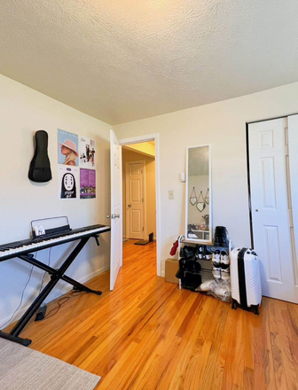 Bedroom (diff furnishing) - Private Room $648 Presidential Apartments