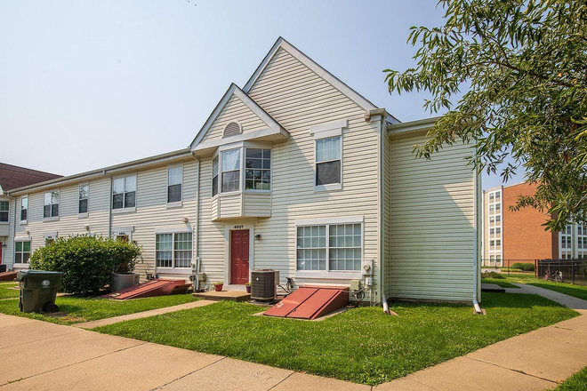 Outside Street View - Spacious 6BR/2BA townhome 1 block from UMD campus on campus shuttle route