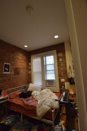 . - 3 Bed 1 BA on Marlborough St Avail 9/1 Apartments