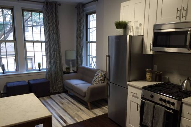 Living - 3 bed 1 bath (Back Bay) No Brokers Fee!!! Apartments