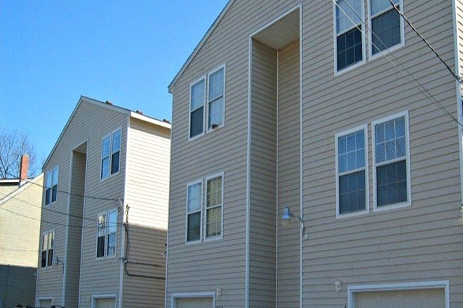 Exterior - ODUrent Offers 1409 W 42nd St Duplex