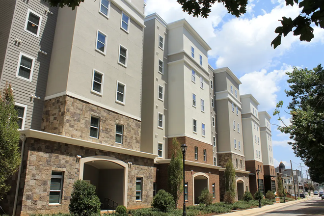 Exterior - The Knox Apartments, Student Living Right Off Campus