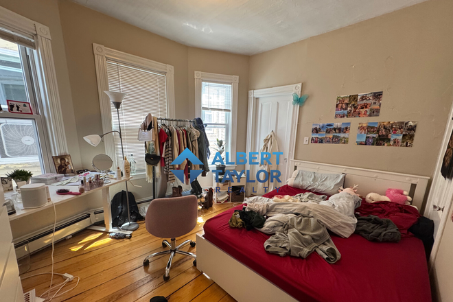 Bedroom #3 - Spacious 4 Bed 1 Bath with Laundry!!