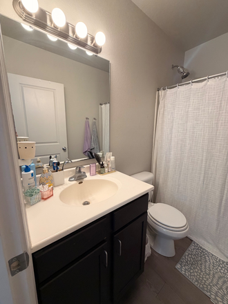 The bathroom. - Cottages on Lindberg Duplex