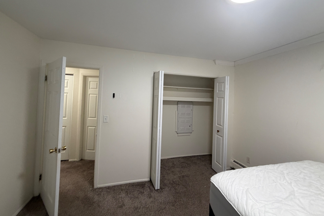 bedroom - Capitol Villa Apartments