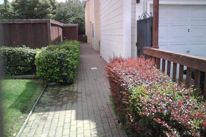 OUTSIDE BUILDING - 2030 Blake St Unit B, 3BR/2BA Townhouse DOWNTOWN BERKELEY