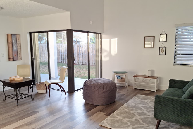 Shared living room and card/domino's nook - Room available in a beautifully refurbished home in Westchester. Ideal for Med students on rotation.