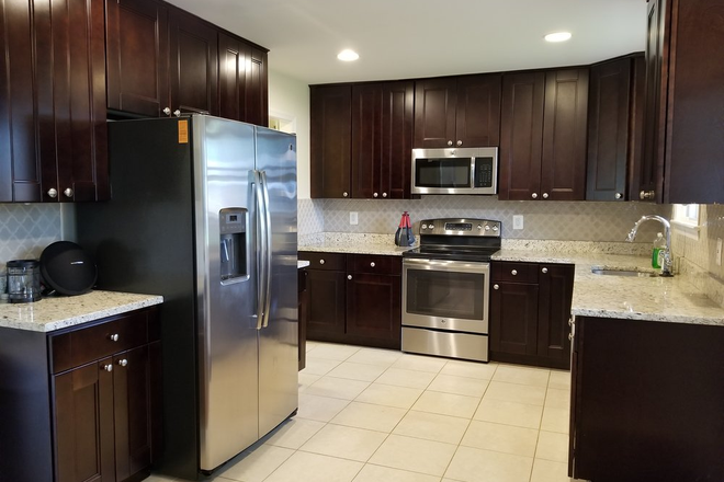 Kitchen - Fully furnished bedrooms in College Park Woods House