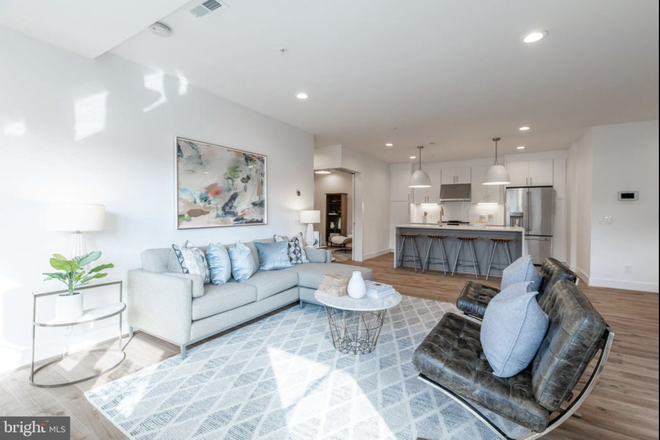 Living - Spacious Luxury Living in Shaw/Logan Circle