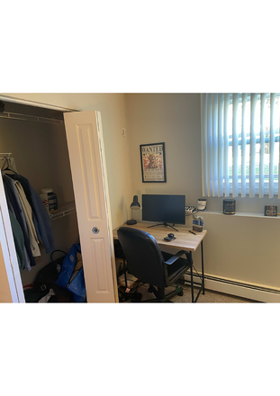 Desk + closet - AFFORDABLE 2025 SPRING SUBLET (CLOSE TO CAMPUS + BUS ROUTE) Apartments