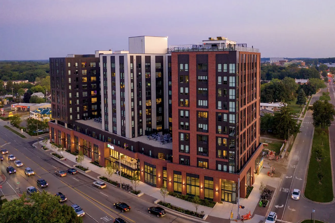 Building - Hub East Lansing Apartments