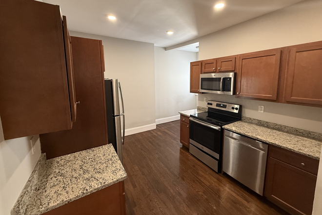 - - 1-Bed Near Harvard Square – Hardwood, A/C & Laundry