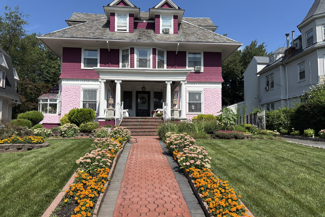Front of the House - Large, Cozy Room for Rent w/ Private Entrance • 10 Min from Seton Hall Campus House