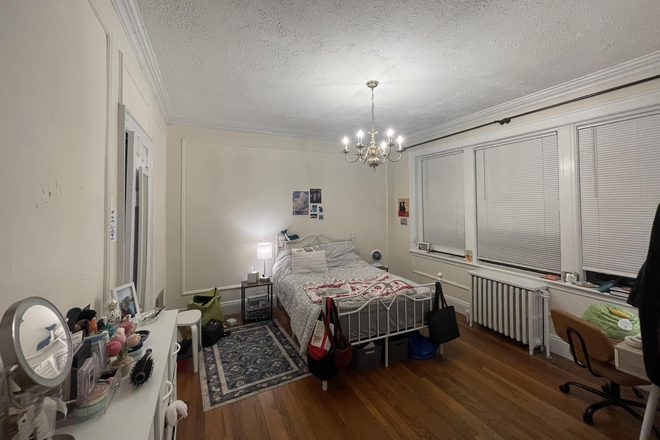 Bedroom2 - SPRING SUBLEASE - SPACIOUS COOLIDGE CORNER APARTMENT
