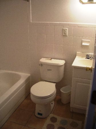 bathroom - Prospect St Post-doc house