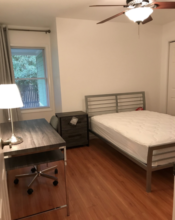 Bedroom - Looking for a female roommate to sublet my room in the spring semester!