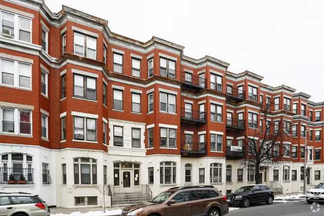 Outside street view - 1 Bed on Hemenway behind Stetson West