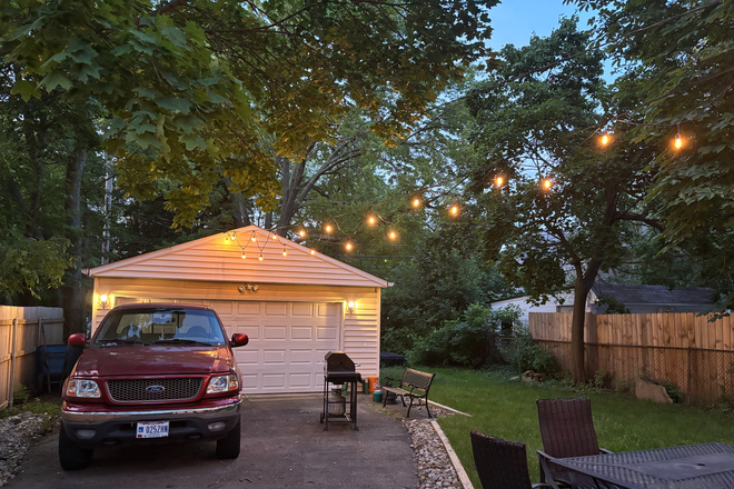 Backyard / Driveway - Bedroom available in University Hts Residential Home
