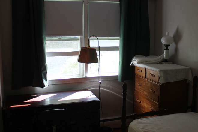Bedroom # 1-3 - Jim Rau's house is near the intersection of RT-195 & RT-32, about 5 miles from UCONN!