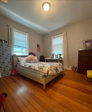 Bedroom for sublet - 1 bedroom in Mission Hill 4-bedroom